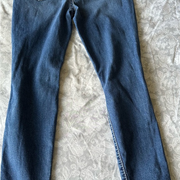 True Religion Halle Midrise Super Skinny jean, size 34. - Picture 9 of 10